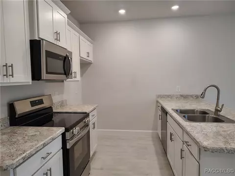 Kitchen - 211 Bittern Loop, Inverness, FL 34453 photo 2 of 4