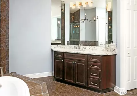 Bath - 1225 W Labrador Ct, Hernando, FL 34442 photo 4 of 5