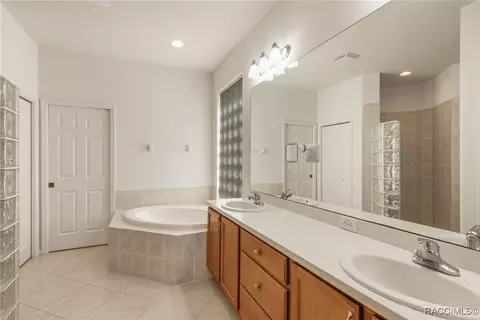 Bath - 1370 W Diamond Shore Loop, Hernando, FL 34442 photo 1 of 4