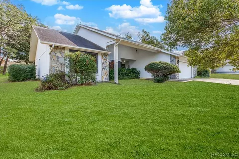 10086 Huckleberry Dr, Spring Hill, FL 34608 photo 5