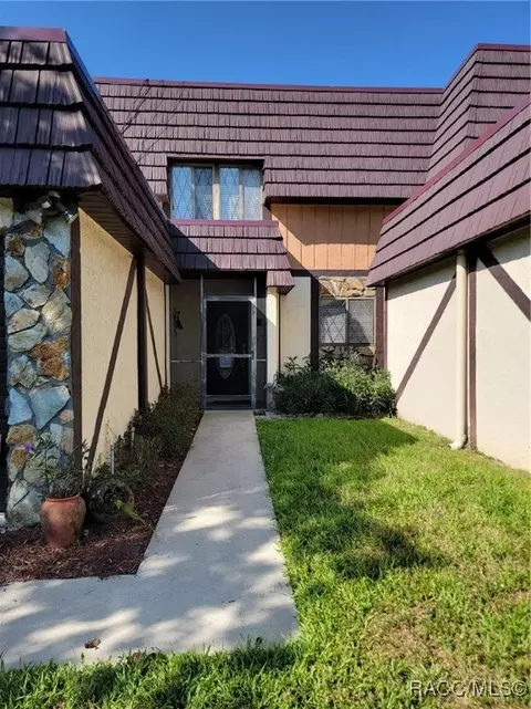 57 Douglas St #111, Homosassa, FL 34446