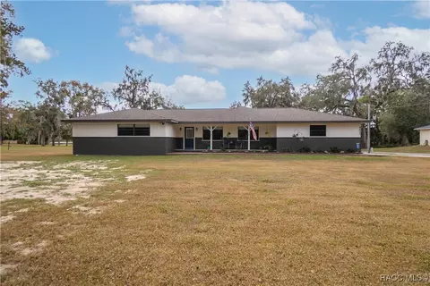 8600 E Magnolia St, Floral City, FL 34436