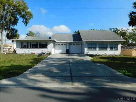 404 NE 3rd St, Crystal River, FL 34429