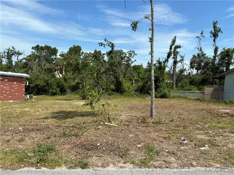 711 SE 9th Cir N, Crystal River, FL 34429