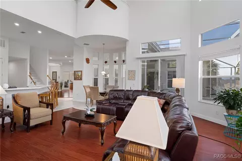 Living - 977 W Rollingwood Ct, Hernando, FL 34442 photo 4 of 5