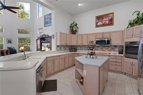 Kitchen - 977 W Rollingwood Ct, Hernando, FL 34442 photo 3 of 5