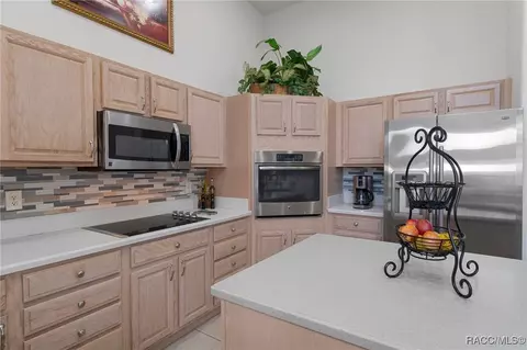 Kitchen - 977 W Rollingwood Ct, Hernando, FL 34442 photo 4 of 5