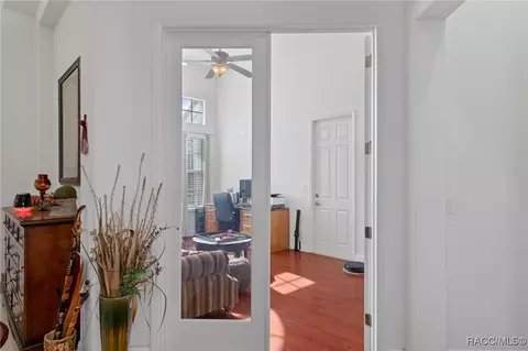 Entry Way - 977 W Rollingwood Ct, Hernando, FL 34442 photo 3 of 6