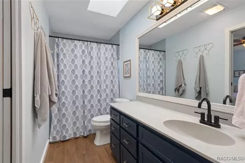Bath - 100 E Cumberland Ct, Hernando, FL 34442 photo 3 of 3