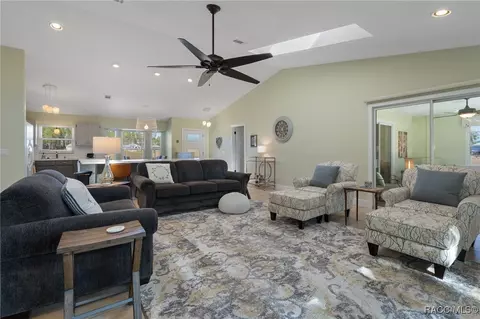 Living - 100 E Cumberland Ct, Hernando, FL 34442 photo 3 of 4