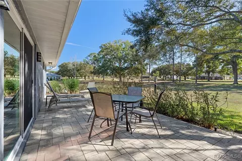 Exterior - 100 E Cumberland Ct, Hernando, FL 34442 photo 7 of 10