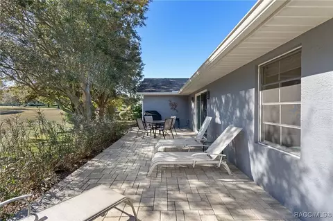Exterior - 100 E Cumberland Ct, Hernando, FL 34442 photo 8 of 10