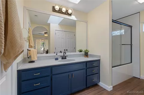 Bath - 100 E Cumberland Ct, Hernando, FL 34442 photo 1 of 3