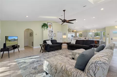 Living - 100 E Cumberland Ct, Hernando, FL 34442 photo 2 of 4