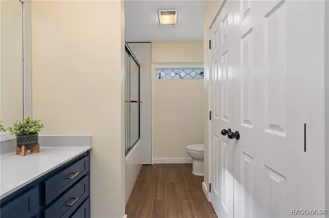 Bath - 100 E Cumberland Ct, Hernando, FL 34442 photo 2 of 3