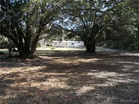 303 N Rock Crusher Rd, Crystal River, FL 34429