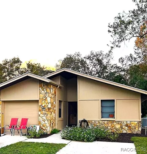 99 Chinaberry Cir, Homosassa, FL 34446