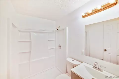 Bath - 1474 Coble Rd, Spring Hill, FL 34608 photo 2 of 4