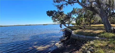 17 N 19 N Spangler Loop, Crystal River, FL 34429