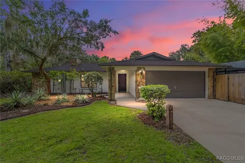 10096 S Riviera Pt, Homosassa, FL 34448