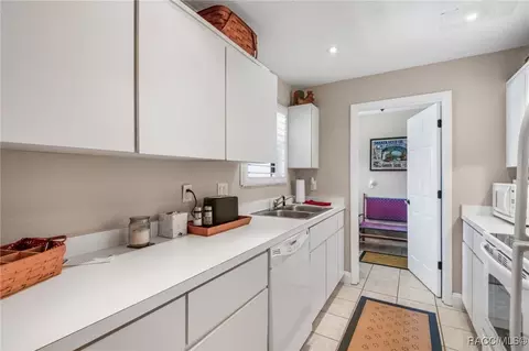 Kitchen - 95 E Hartford St #7A, Hernando, FL 34442 photo 3 of 3