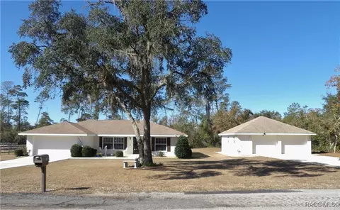 8248 N Gatewood Dr, Citrus Springs, FL 34433