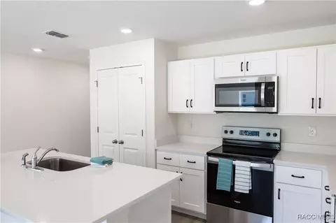 Kitchen - 680 E Alaska Ln, Hernando, FL 34442 photo 3 of 4