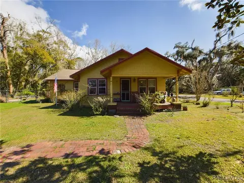 1005 NE 4th Ave, Crystal River, FL 34428