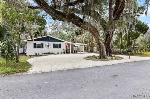 55 Nottingham Ln, Inglis, FL 34449
