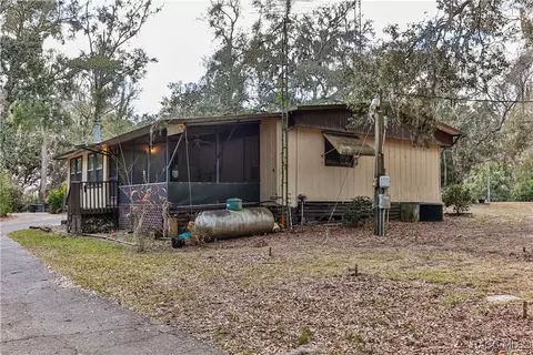 10780 E Flounder Dr, Floral City, FL 34436