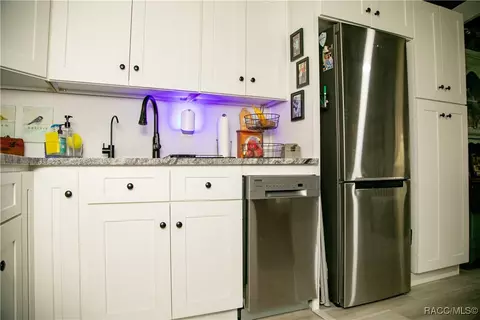 Kitchen - 6435 N Golden Rain Cir, Hernando, FL 34442 photo 6 of 7