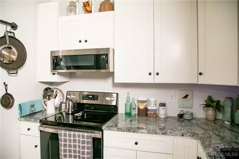 Kitchen - 6435 N Golden Rain Cir, Hernando, FL 34442 photo 4 of 7