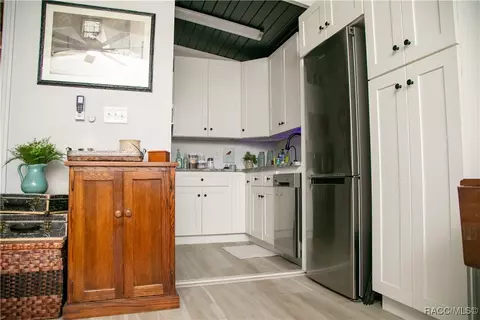 Kitchen - 6435 N Golden Rain Cir, Hernando, FL 34442 photo 3 of 7