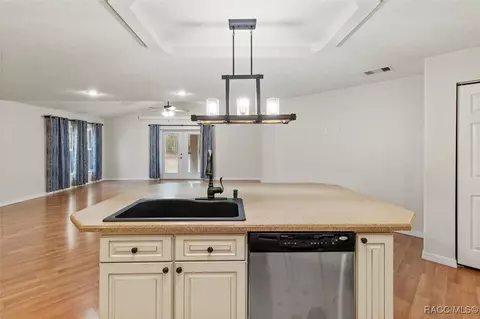 Kitchen - 919 W Pearson St, Hernando, FL 34442 photo 10 of 10