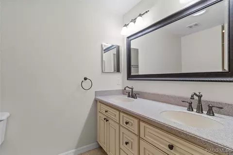 Bath - 919 W Pearson St, Hernando, FL 34442 photo 6 of 7