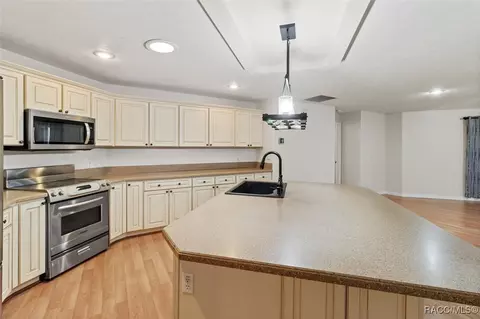 Kitchen - 919 W Pearson St, Hernando, FL 34442 photo 7 of 10