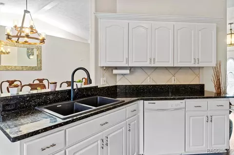 Kitchen - 919 W Pearson St, Hernando, FL 34442 photo 3 of 10
