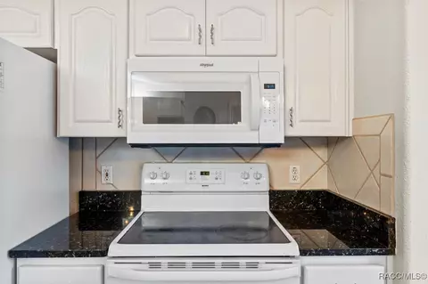 Kitchen - 919 W Pearson St, Hernando, FL 34442 photo 6 of 10