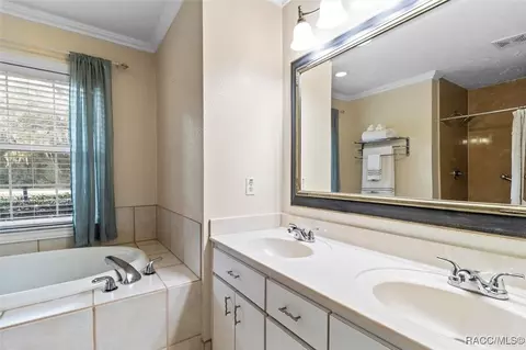 Bath - 919 W Pearson St, Hernando, FL 34442 photo 1 of 7