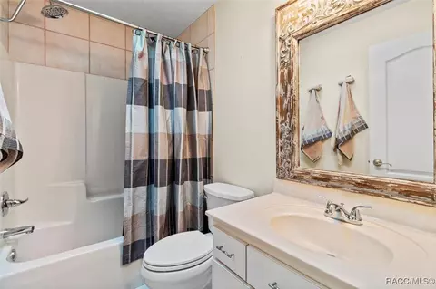 Bath - 919 W Pearson St, Hernando, FL 34442 photo 4 of 7