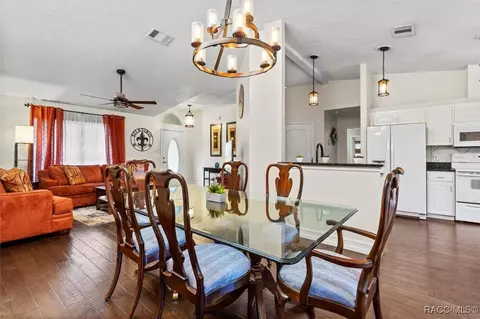 Dining - 919 W Pearson St, Hernando, FL 34442 photo 3 of 3