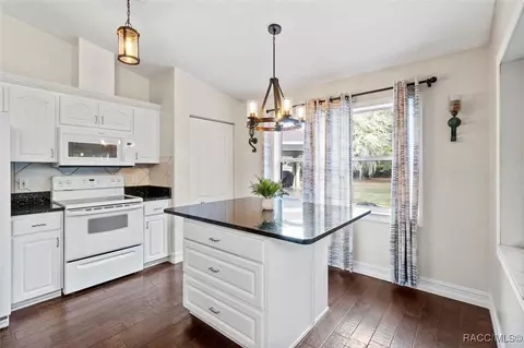 Kitchen - 919 W Pearson St, Hernando, FL 34442 photo 1 of 10