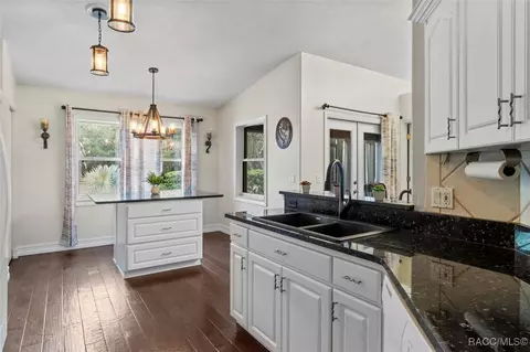 Kitchen - 919 W Pearson St, Hernando, FL 34442 photo 4 of 10