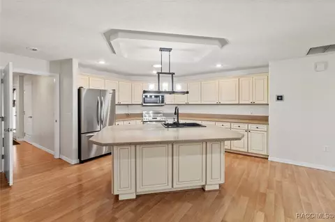 Kitchen - 919 W Pearson St, Hernando, FL 34442 photo 8 of 10