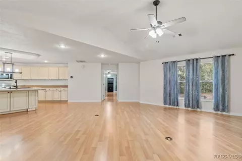Living - 919 W Pearson St, Hernando, FL 34442 photo 3 of 4