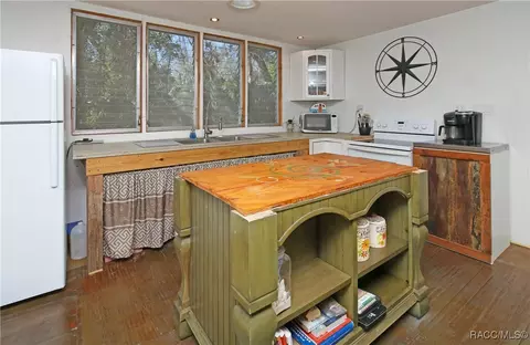 Kitchen - 6306 E Forest Trail Dr, Hernando, FL 34442 photo 1 of 2