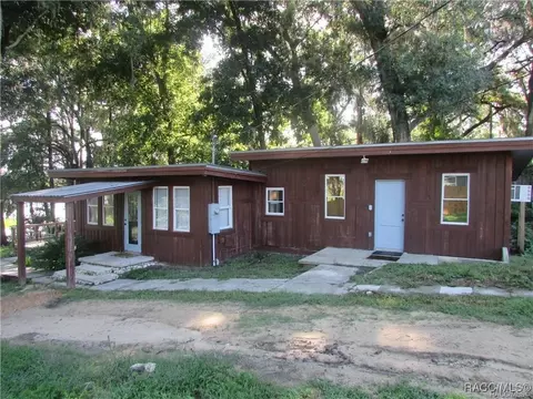 5561 W Riverbend Rd, Dunnellon, FL 34433