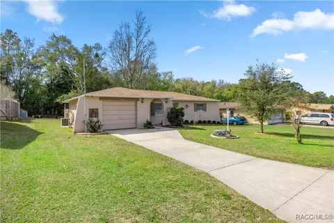 16 New Florida Ave, Beverly Hills, FL 34465