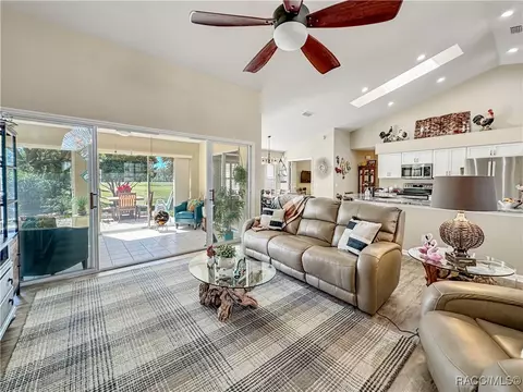 Living - 3874 E Arbor Lakes Dr, Hernando, FL 34442 photo 3 of 4
