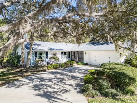 19 Pine Dr, Homosassa, FL 34446
